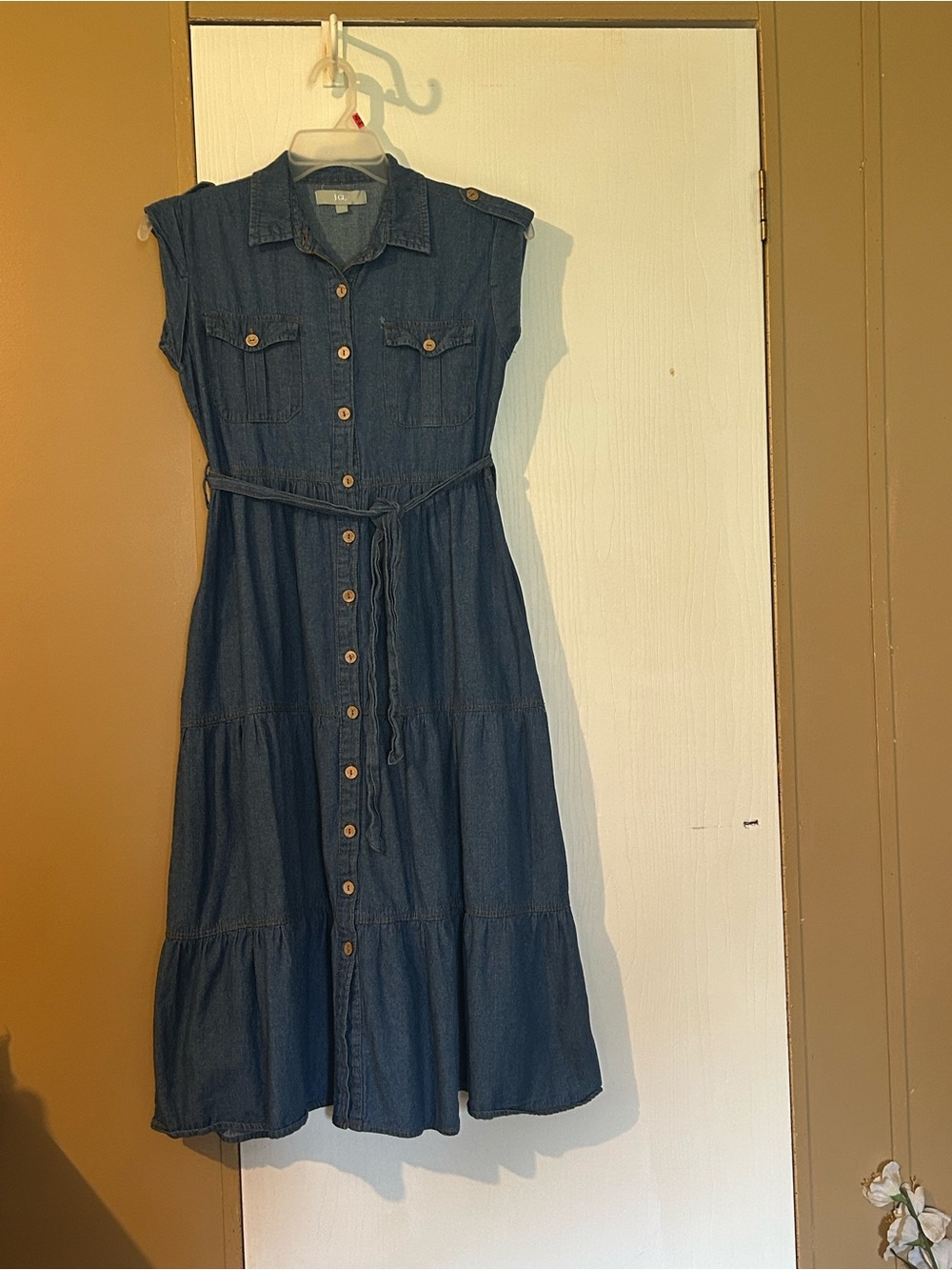 J. Gee Sleeveless Button-Front Denim Midi Dress in Blue